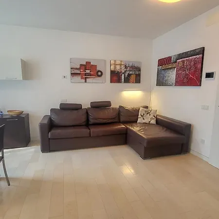 アパート Merville Family